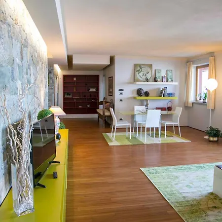 Infinity-pool Apartment